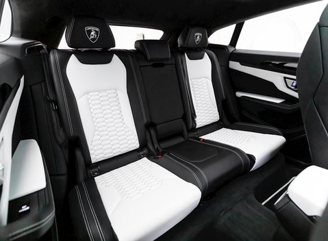 Lamborghini Urus 13