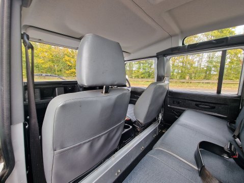 Land Rover Defender 110 TD5 STATION WAGON 15