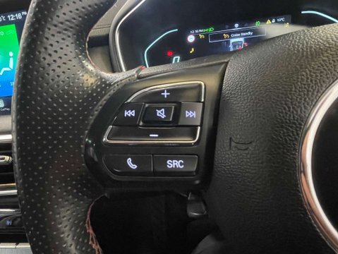 MG HS 1.5 MG HS Exclusive 5dr 15