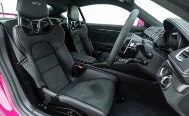 Porsche 718 Cayman GT4 10