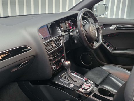Audi RS4 4.2 FSI V8 Estate 5dr Petrol S Tronic quattro Euro 5 (450 ps) 8