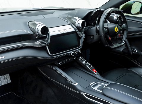 Ferrari GTC4 Lusso V12 16