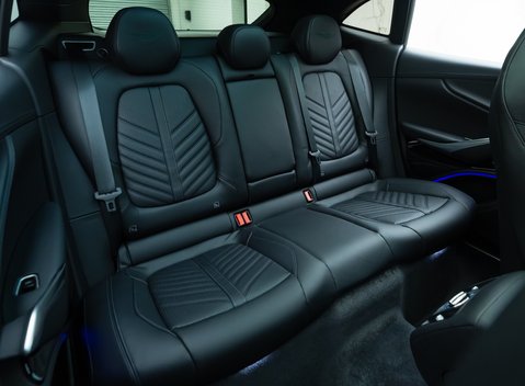 Aston Martin DBX 707 15