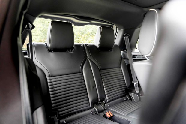 Land Rover Discovery R-DYNAMIC HSE MHEV. 7 SEATS. ELECTRIC TOWBAR. OPENING PANO ROOF. 22S. 4