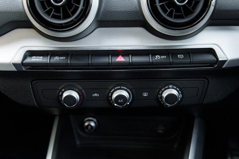 Audi Q2 TFSI S LINE 30