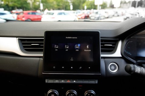 Renault Captur TECHNO E-TECH 27