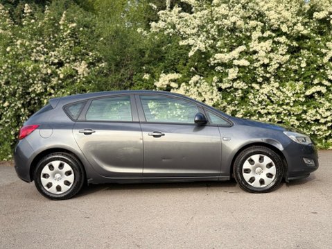 Vauxhall Astra 1.6 16v Exclusiv Euro 5 5dr 3