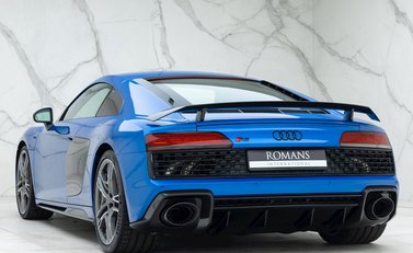 Audi R8 V10 Performance Carbon Black 3