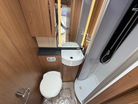 Auto-Trail Tracker EKS LOVELT LOW MILEAGE GREAT SPEC TRACKER 19