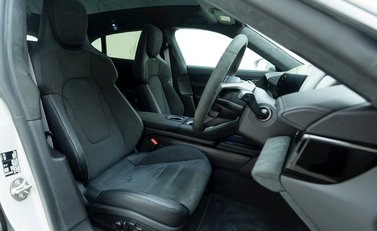 Porsche Taycan GTS Sport Turismo 10