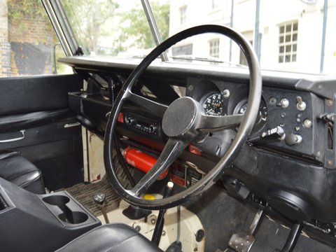 Land Rover 88 Series III SUV 17