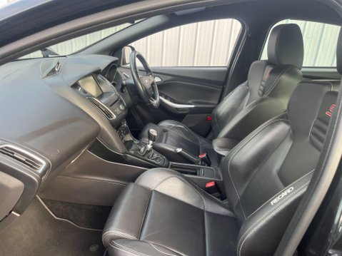 Ford Focus 2.0T EcoBoost ST-3 Euro 6 (s/s) 5dr 38