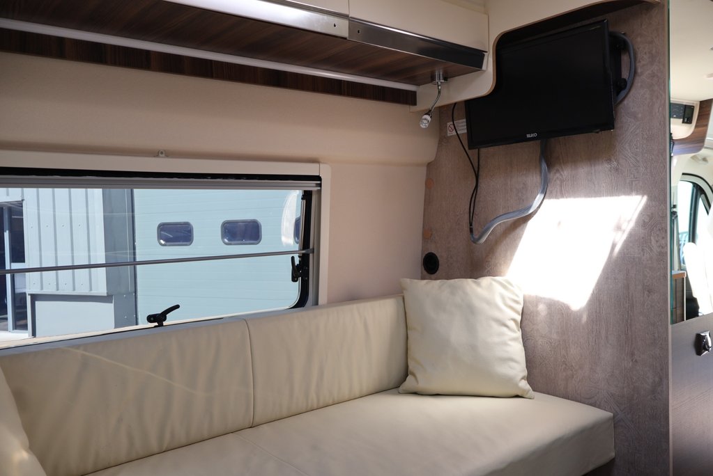 Fiat Ducato Laika 646 ECOVIP 180 BHP Auto huge factory upgrades cost new £98K    71