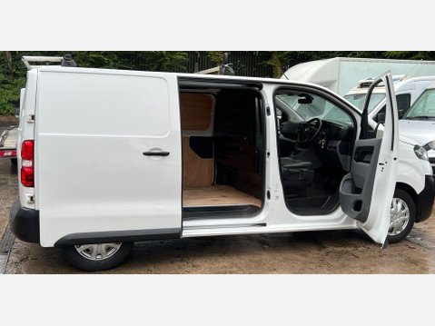 Vauxhall Vivaro 1.5 Turbo D 2700 Dynamic Panel Van 6dr Diesel Manual L1 H1 Euro 6 (s/s) (10 32