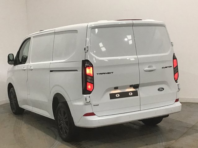 Ford Transit Custom 320 L1H1 PHEV Limited Hybrid