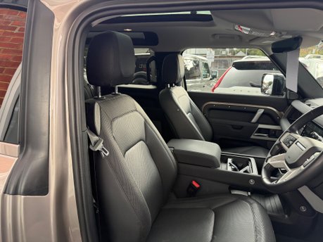 Land Rover Defender 3.0 D250 MHEV X-Dynamic SE SUV 3dr Diesel Auto 4WD Euro 6 (s/s) (250 ps) 23