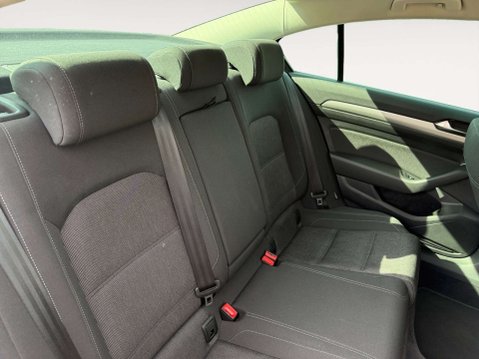 Volkswagen Passat 1.6 Passat SE Business TDI BlueMotion Technology Semi-Auto 4dr 15