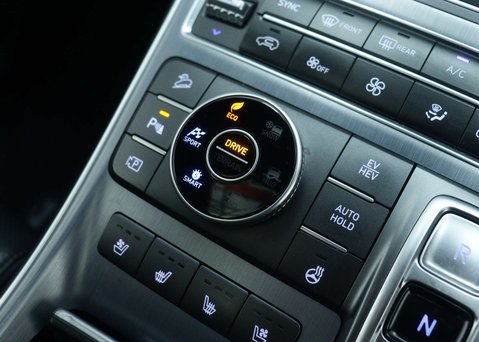 Hyundai SANTA FE 1.6 T-GDi 13.8kWh Ultimate SUV 5dr Petrol Plug-in Hybrid Auto 4WD Euro 6 (s 31