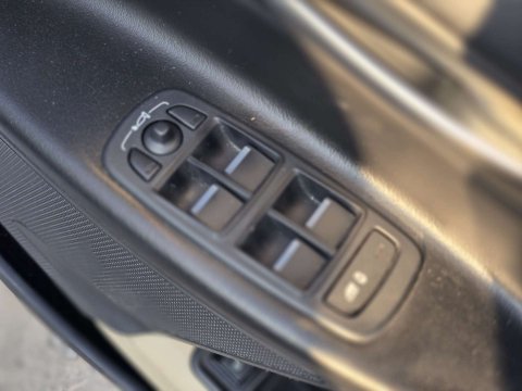 2015 Jaguar XE thumbnail 23