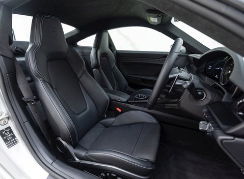 Porsche 911 (992) GT3 Touring 10