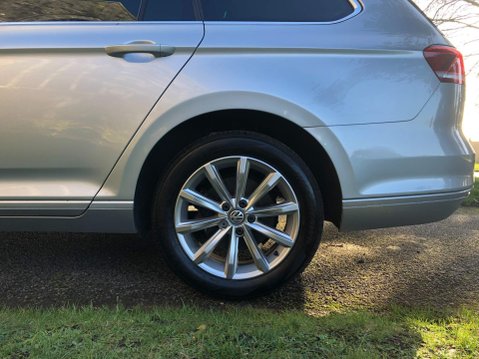 Volkswagen Passat SE BUSINESS TDI BLUEMOTION TECH DSG 46