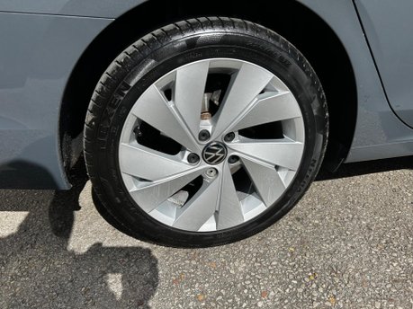 Volkswagen Golf LIFE ETSI DSG 17