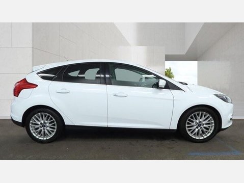 Ford Focus 1.0T EcoBoost Zetec Euro 5 (s/s) 5dr 3