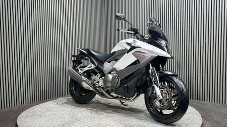 Honda VFR 2011 ONLY 22K NEW MOT SERVICED TOP BOX TOURER 800CC 2