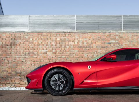 Ferrari 812 Superfast 32