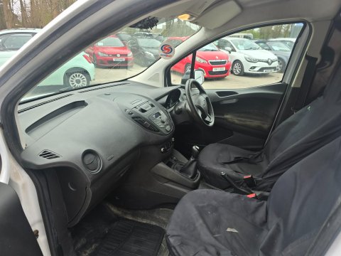 Ford Transit Courier BASE TDCI 10
