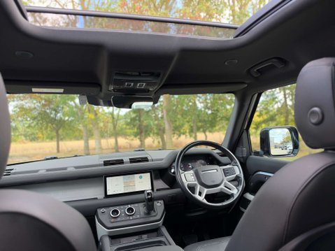 Land Rover Defender 3.0 Defender X-Dynamic SE D MHEV A 4WD 5dr 2
