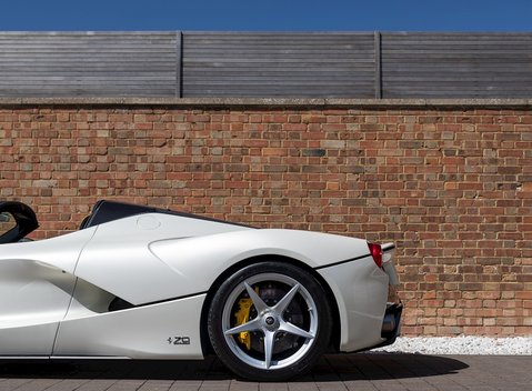 Ferrari LaFerrari Aperta 37