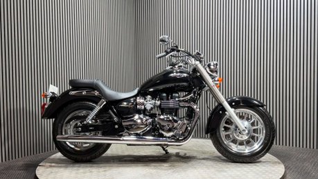 Triumph Bonneville 2011 ONLY 1812 MILES LONG MOT STUNNING CRUISER BIKE 4