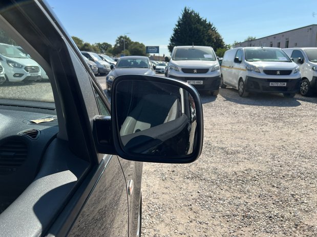 Volkswagen Caddy SWB L1H1 Low Roof Highline Air Con Alloys Sensors EURO 6 NO VAT 17
