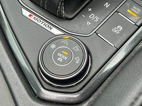 Volkswagen Tiguan 2.0 Tiguan R-Line TDI BlueMotion Technology 4Motion Semi-Automatic 4WD 5dr 27