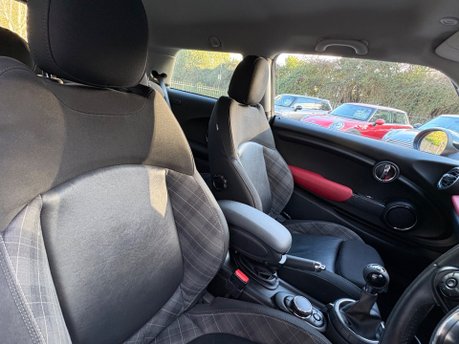 Mini Hatch Cooper 1.5 Chili / Media XL 3 door - DEPOSIT TAKEN 4