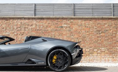 Lamborghini Huracan Spyder LP640-4 EVO 28