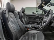 Audi R8 5.2 FSI V10 Spyder 2dr Petrol S Tronic quattro Euro 6 (s/s) (570 ps) 9