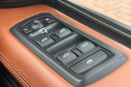 Land Rover Range Rover Sport 3.0 SD V6 Autobiography Sport SUV 5dr Diesel Auto 4WD Euro 5 (255 bhp) 32