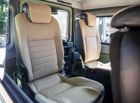 Land Rover Defender 110 Heritage Station Wagon 14