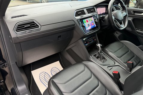 Volkswagen Tiguan R-LINE TDI DSG - RARE LEATHER INTERIOR - APPLE CAR PLAY -CAMERA 27