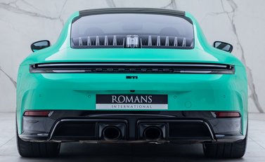 Porsche 911 Carrera GTS (992.2) 8