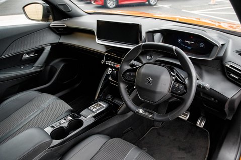 Peugeot 2008 GT 4