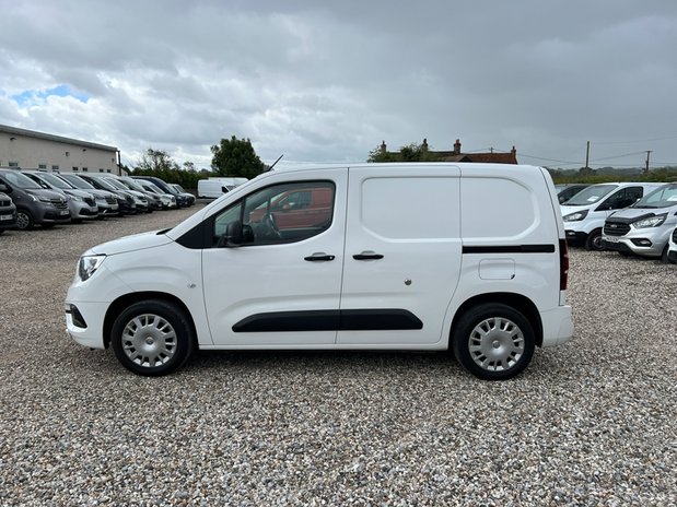 Vauxhall Combo SWB L1H1 Low Roof Sportive 2000 Air Con Sensors Nav EURO 6 NO VAT 1