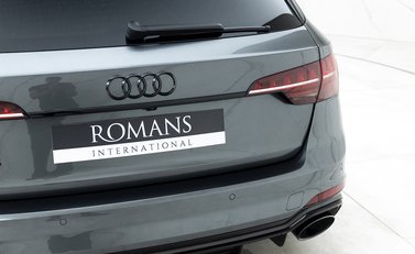 Audi RS4 Avant Carbon Black 26