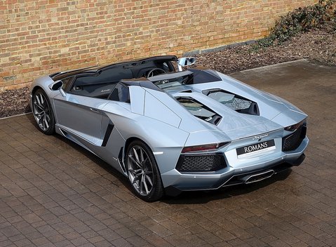Lamborghini Aventador LP 700-4 Roadster 16