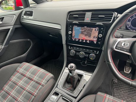 Volkswagen Golf GTI TSI 27