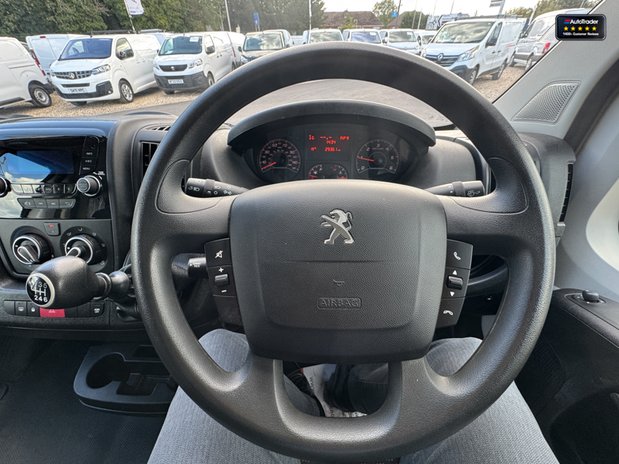 Peugeot Boxer XLWB L4 Luton Bluehdi 335 Air Con Tail Lift EURO 6 SELECT 19