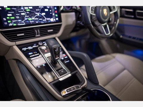 Porsche Cayenne 3.0 V6 E-Hybrid 17.9kWh Platinum Edition TiptronicS 4WD Euro 6 (s/s) 5dr (3 81