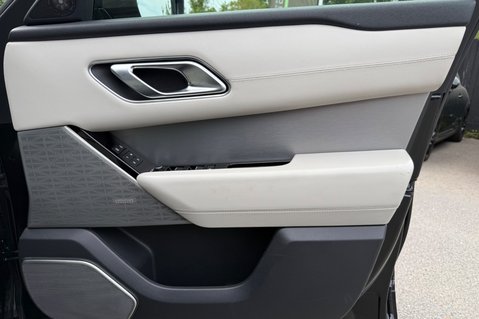 Land Rover Range Rover Velar R-DYNAMIC HSE - ALL BLACK - SLIDING PAN ROOF -2 OWNERS - SERVICE HISTORY 39